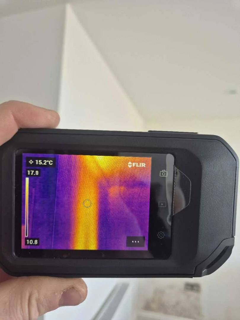 Thermal camera displaying heating pipework during the apartment survey